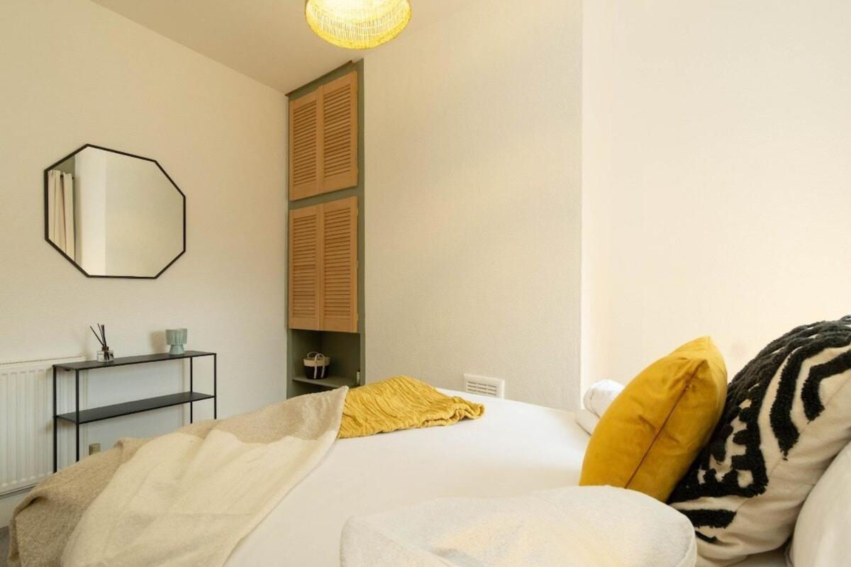 2 Bedroom Apartment By Littlepiggyrentals Short Lets & Serviced Accommodation Leicester With Wi-Fi, Free Parking & Outdoor Area エクステリア 写真