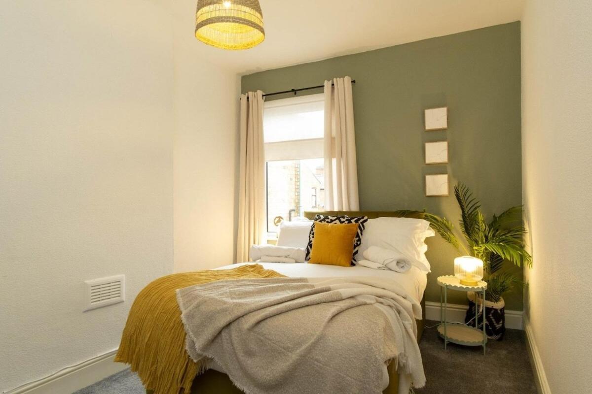 2 Bedroom Apartment By Littlepiggyrentals Short Lets & Serviced Accommodation Leicester With Wi-Fi, Free Parking & Outdoor Area エクステリア 写真