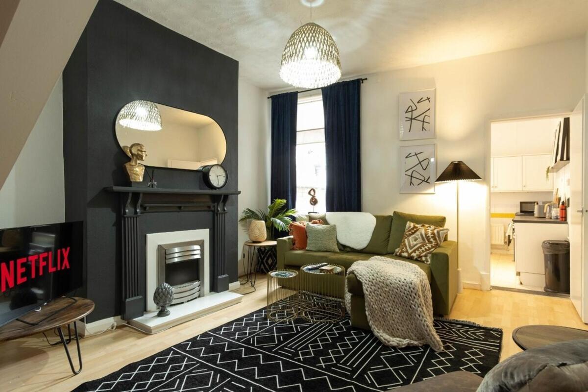 2 Bedroom Apartment By Littlepiggyrentals Short Lets & Serviced Accommodation Leicester With Wi-Fi, Free Parking & Outdoor Area エクステリア 写真